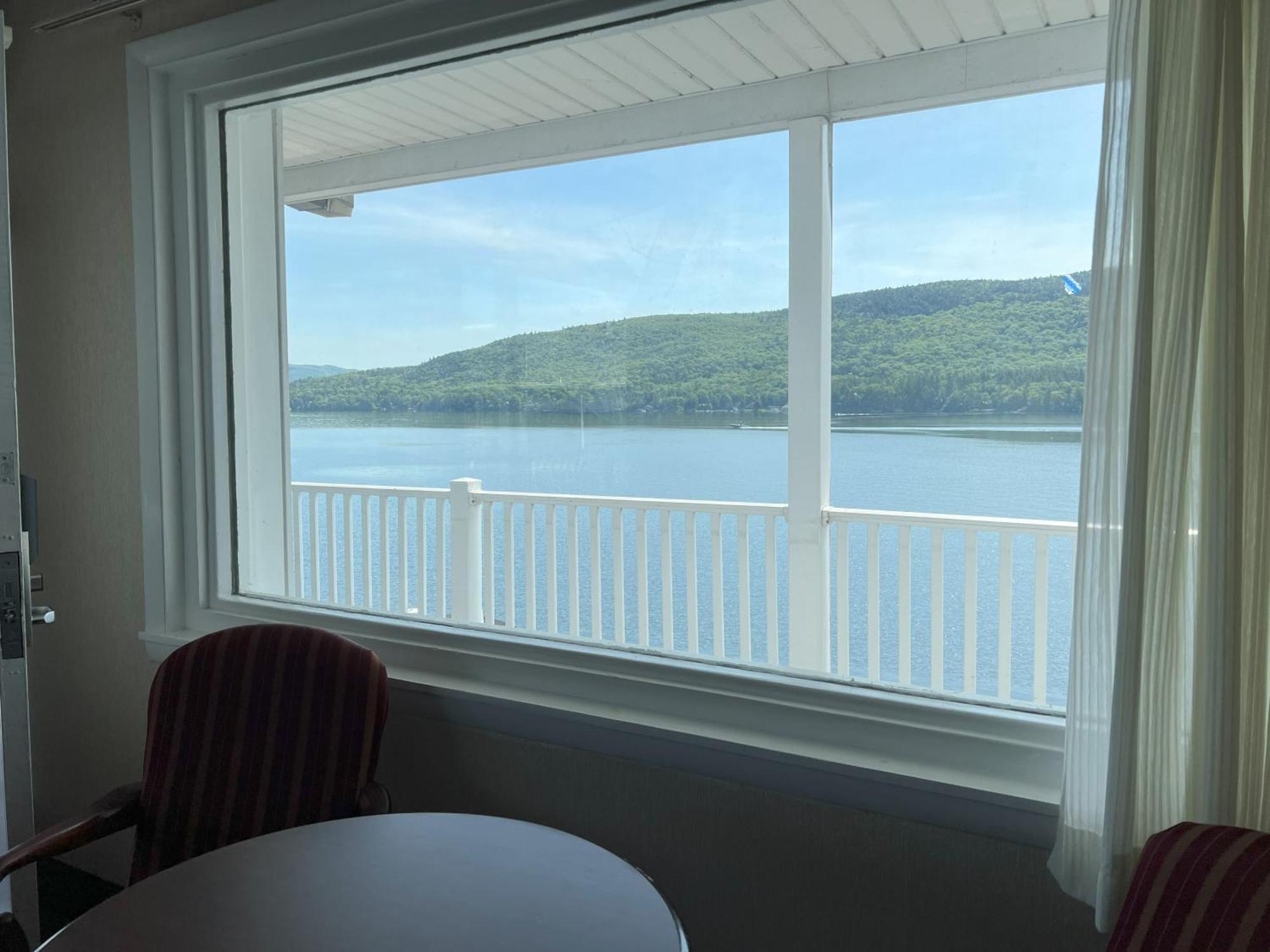 Georgian Lakeside Resort Lake George Exteriör bild